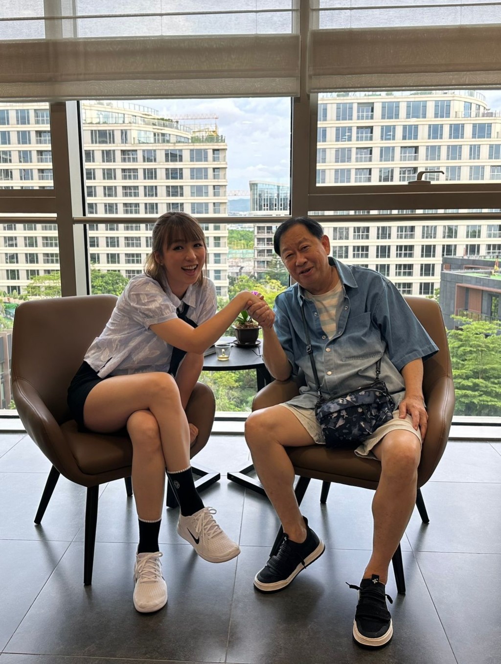 二人關係良好。