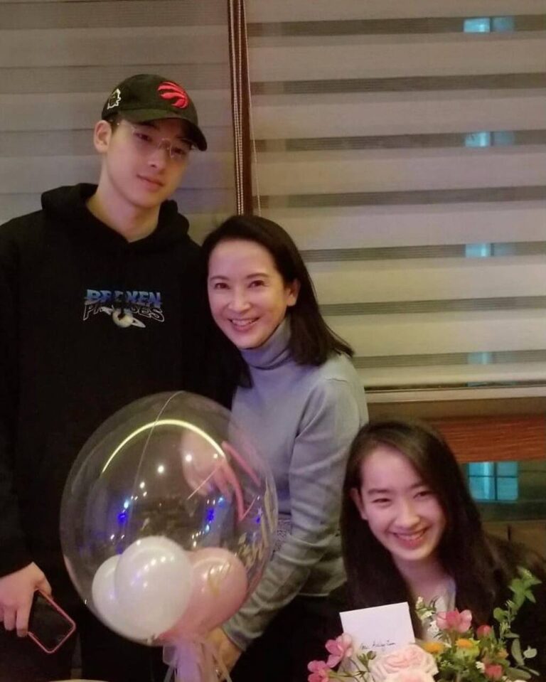 龔慈恩享受愜意午後 素顏示人凍齡狀態成焦點