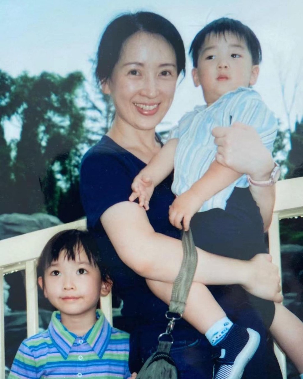 龔慈恩1999年與林煒結婚,誕下一女一子。