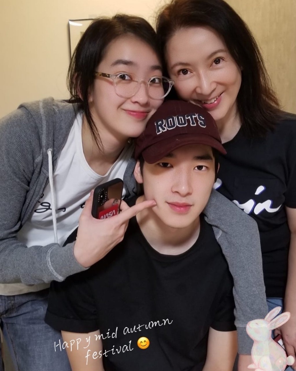 龔慈恩的一對子女遺傳了優良基因。