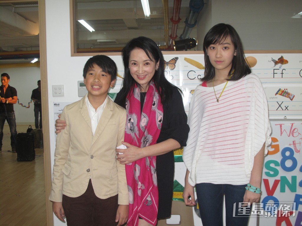 龔慈恩在子女童年時安排他們學習劍擊,二人皆是劍擊好手。