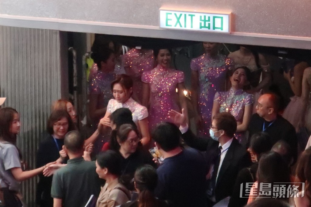 落選佳麗湯家琳見到家人，真情流露。