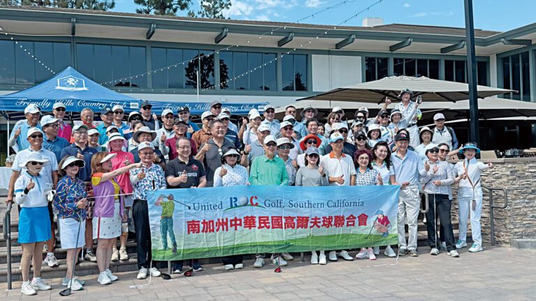 主要嘉賓為球賽開球。記者陸新攝