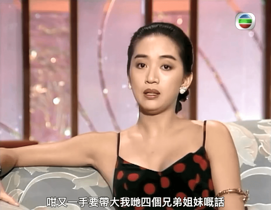 梅艷芳明白梅媽早年喪夫後獨力撫養四名子女的艱辛,非常體諒母親。