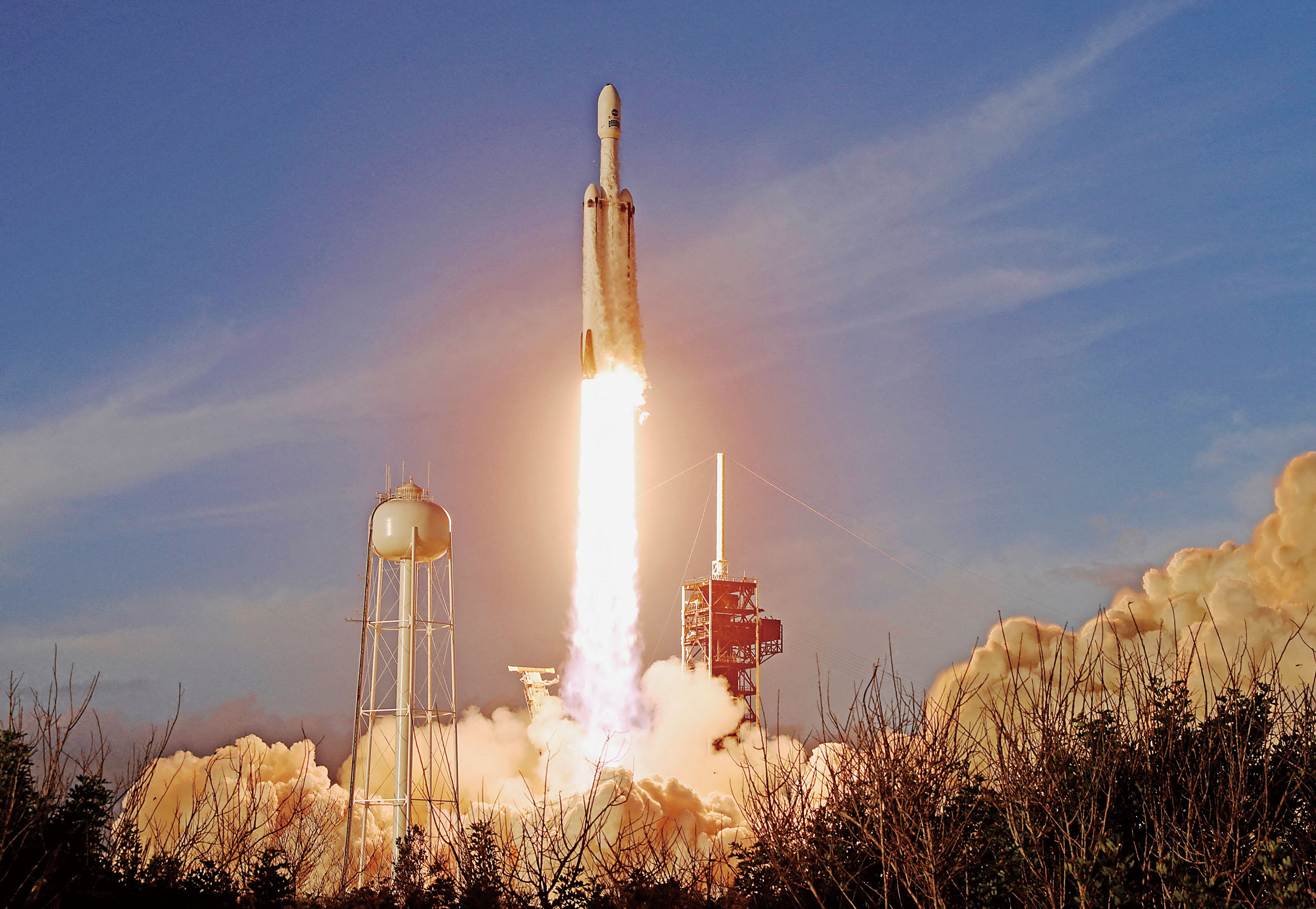 搭載「羅曼」太空望遠鏡的SpaceX「獵鷹重型」火箭在佛州甘迺迪太空中心發射升空。路透社