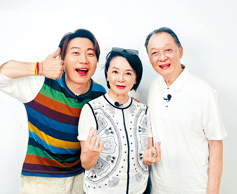 《為妳鍾情》作曲王正宇大狀（圖右）欣賞顏米羔（圖左），為他作新歌。