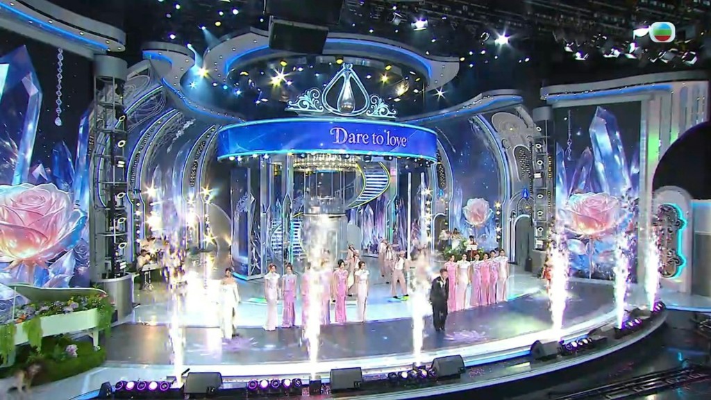謝幕時,謝淑怡不慎在台上跌倒。