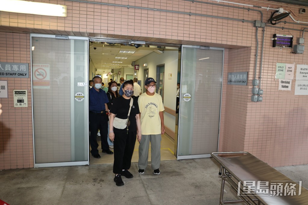 梅啟明於8月30日接到母親離世消息後,與泰籍女子前往醫院。