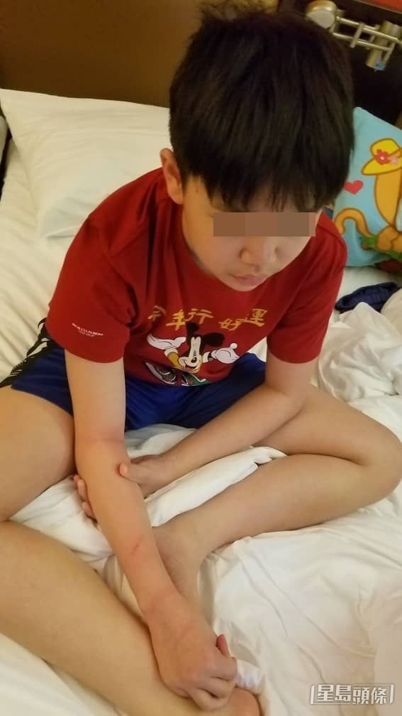 梅啟明被指向兒子施以家暴。