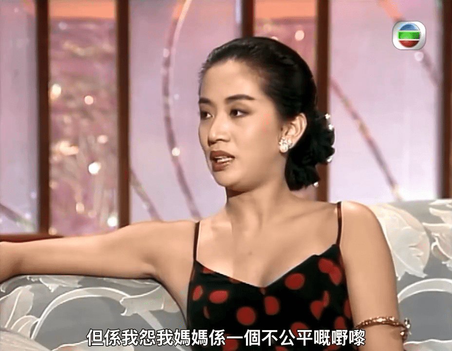 梅艷芳表示不會羨慕含着金鎖匙出生的人,更不會因此怪責母親,因為這並非母親所願。