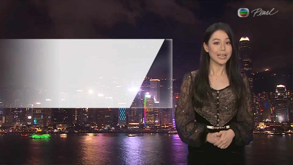 林婷婷在明珠台主持天氣報告時，曾以一身黑色透視造型亮相。