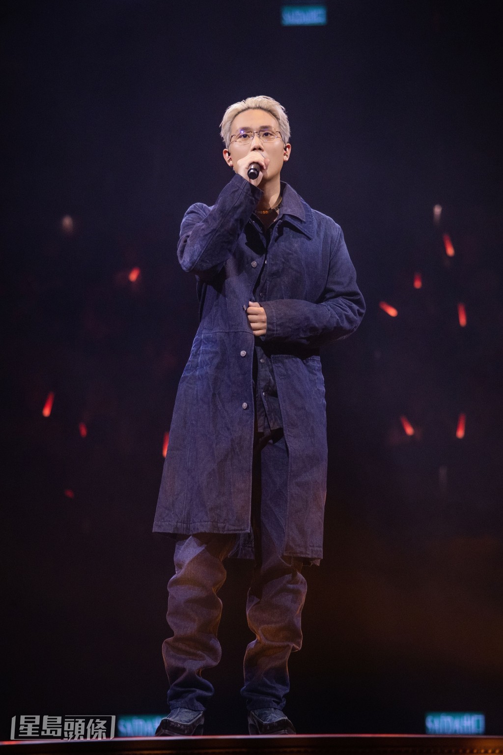 CY陳宗澤在尾場深情演唱其代表作《滴滴金》。