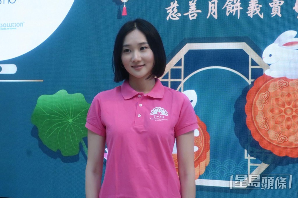 卸任港姐季軍袁文靜,與TVB的合約尚有一段時間。