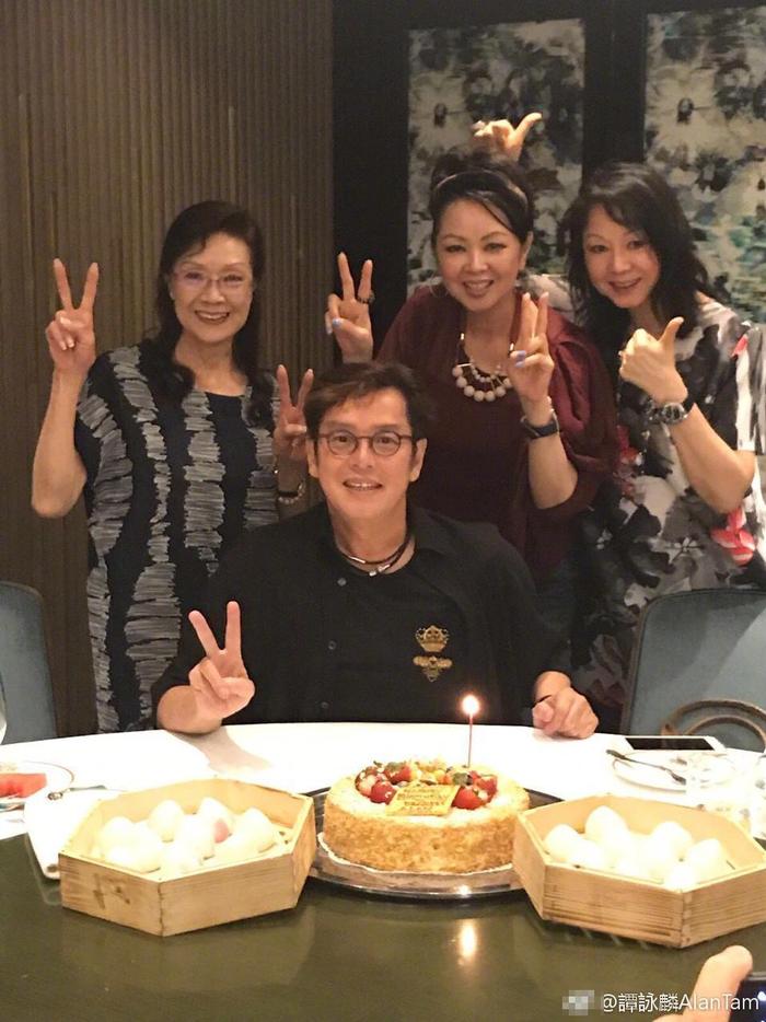 譚詠麟每年的生日都有家人陪伴在側。