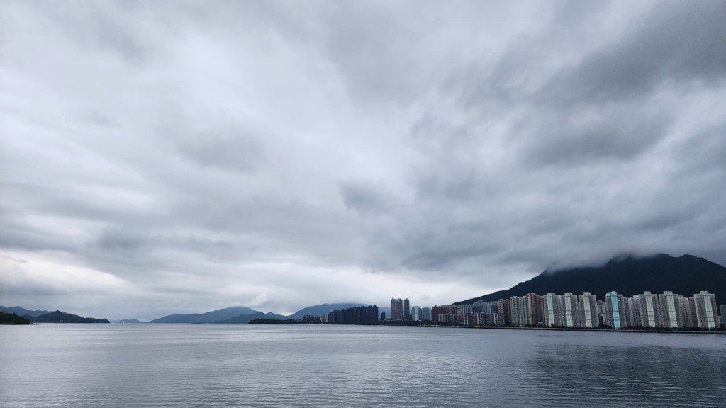 天文台預測今日大致多雲有雨 部分地區雨勢較大及有雷暴