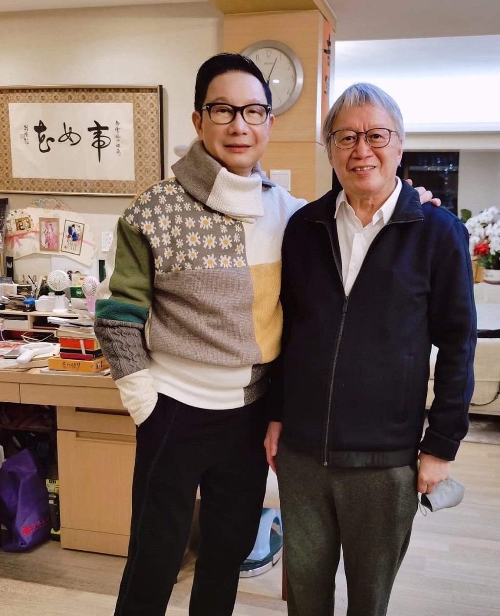 著名時裝及形象設計師劉培基在其facebook分享了多張在白雪仙家中拍攝的照片。