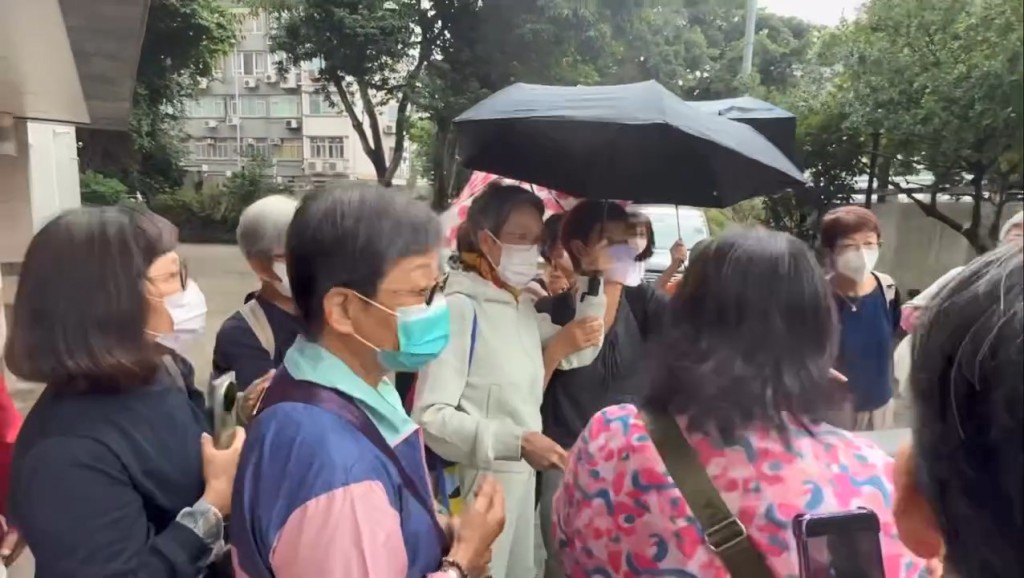 陳寶珠與影迷親切互動,彷如老朋友。
