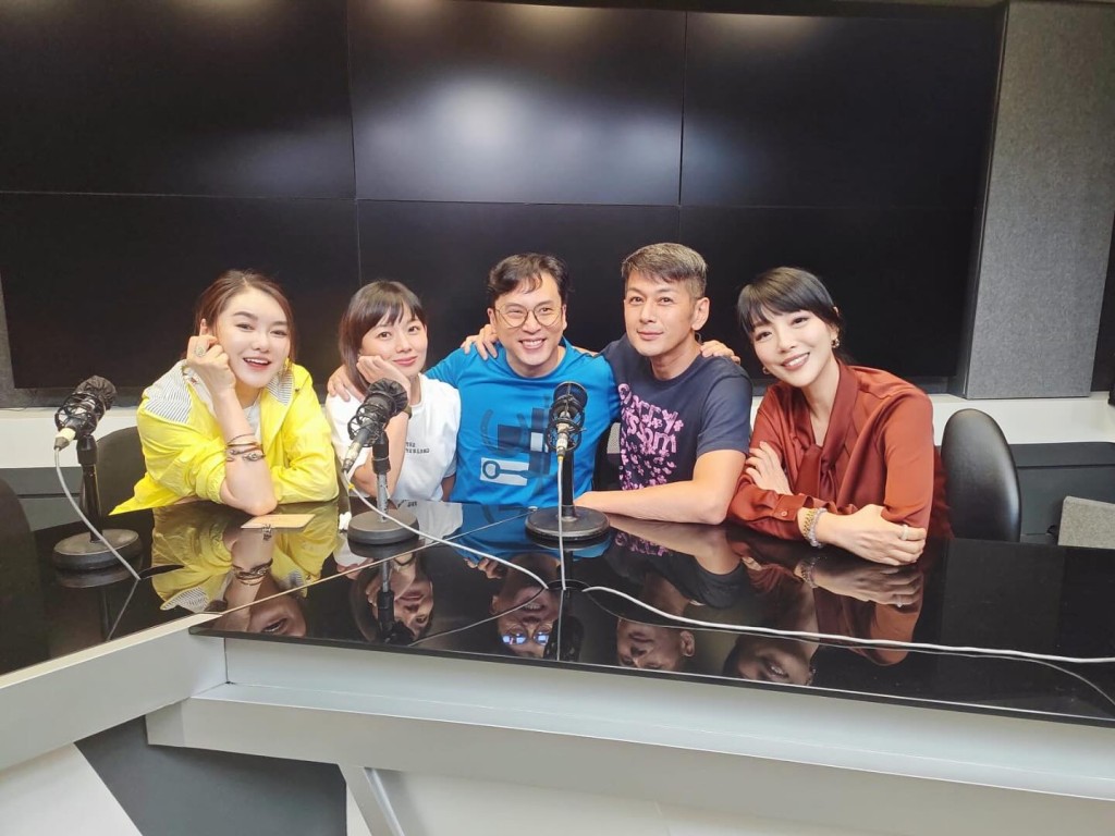 陳寶珠的媳婦吳文珊(左二)是舞台劇演員,早前曾罕有地接受訪問。