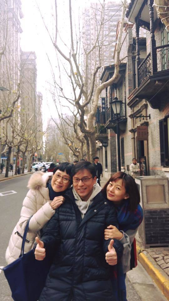 三人曾一同去旅行。