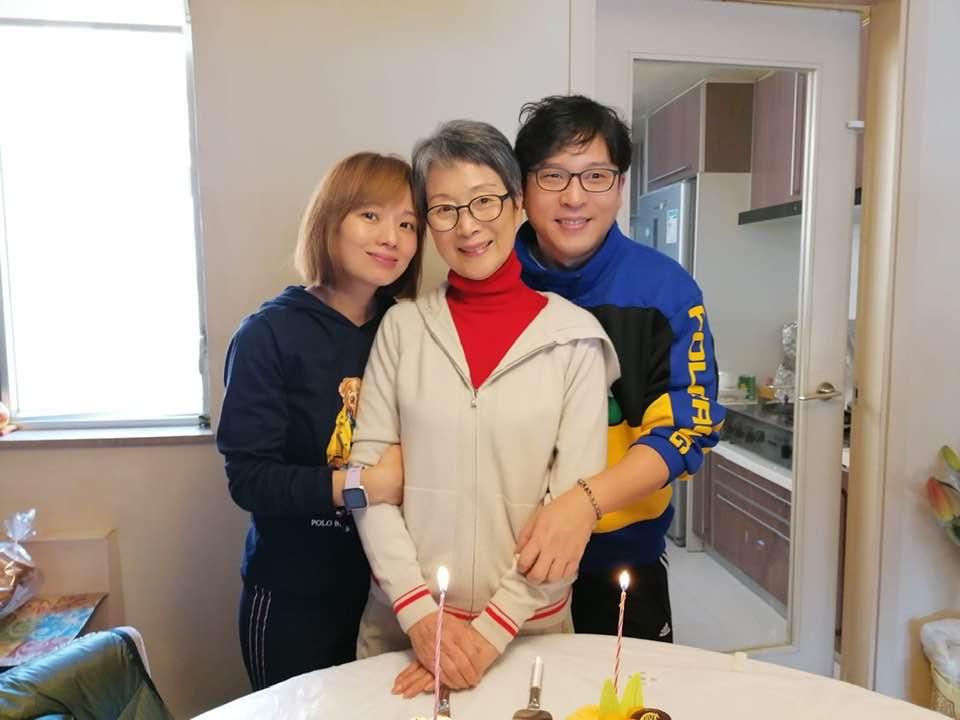 陳寶珠去年生日時,兒子楊天經在FB分享了她的生日照片,照片亦拍下了陳寶珠住所的環境。