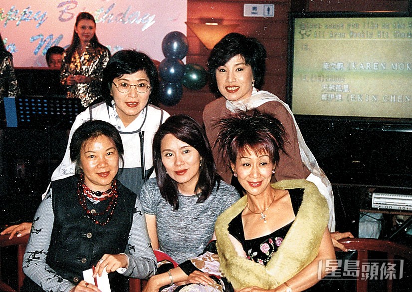 陳曼娜(下排、右一)參與過不少劇集演出。