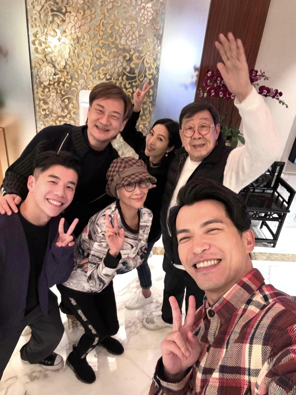 陳曼娜與圈中人保持友好關係。