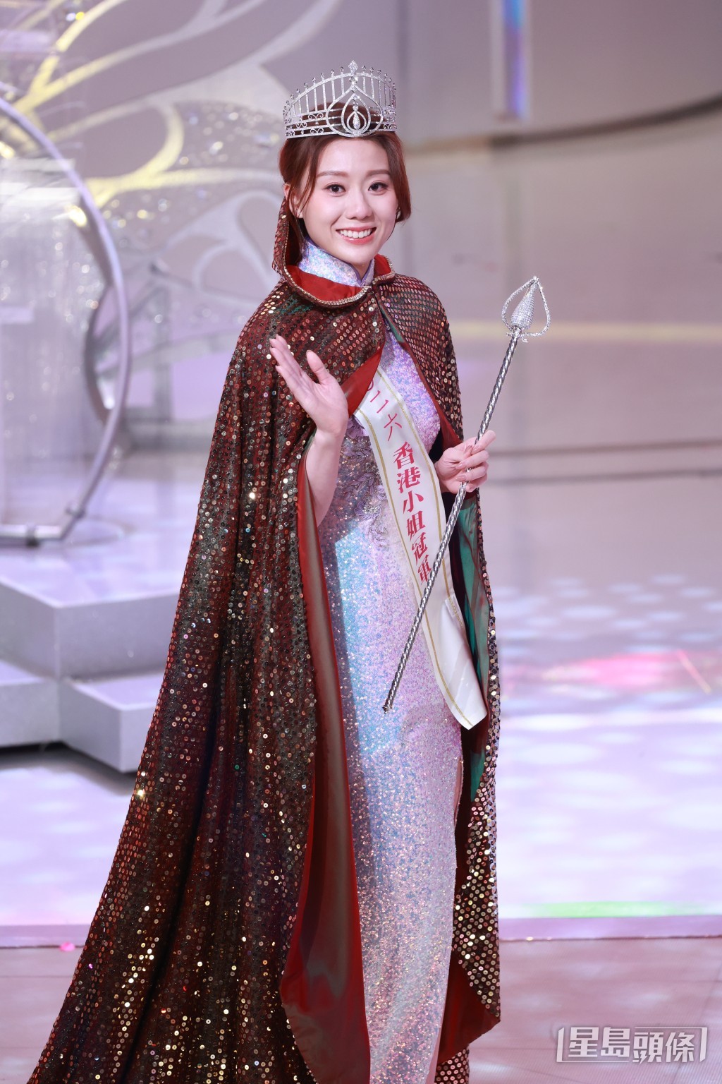 1號佳麗袁絲珩成功奪得2026年香港小姐冠軍。