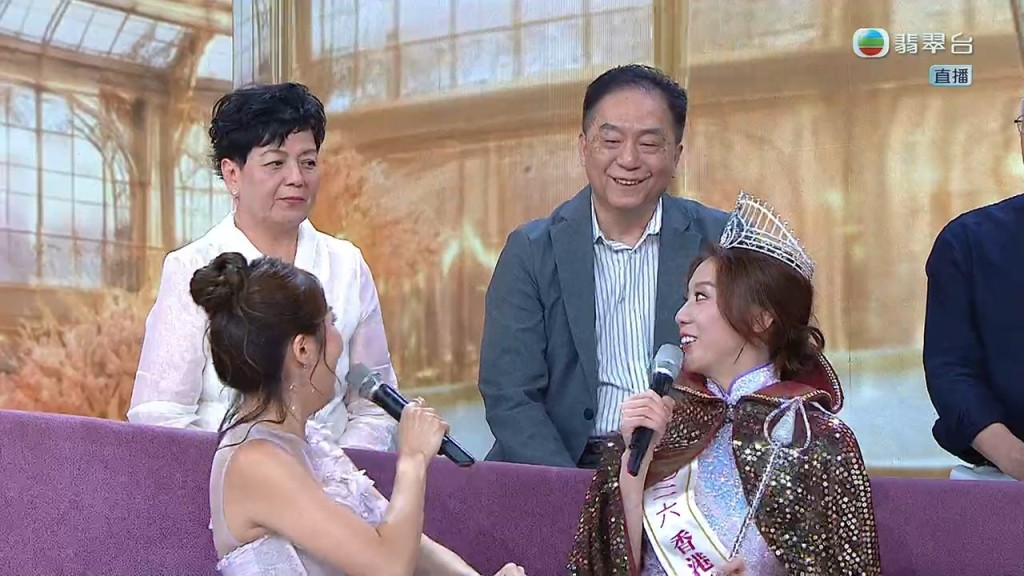 冠軍袁絲珩的父母到決賽現場支持女兒。