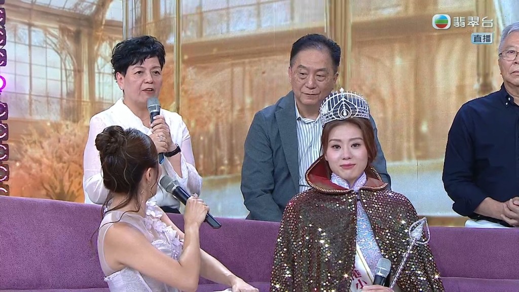 冠軍袁絲珩的母親表示:「佢今日表現得好大方,同埋好自信,好叻女。」