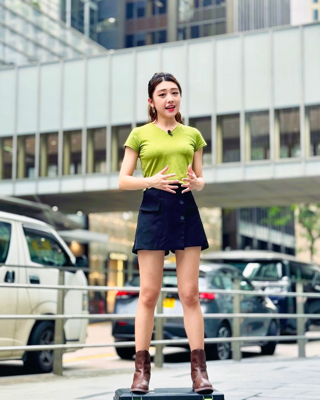 廖倬竩出身自香港潮商望族，是廖創興銀行創辦人廖寶珊家族的後人。