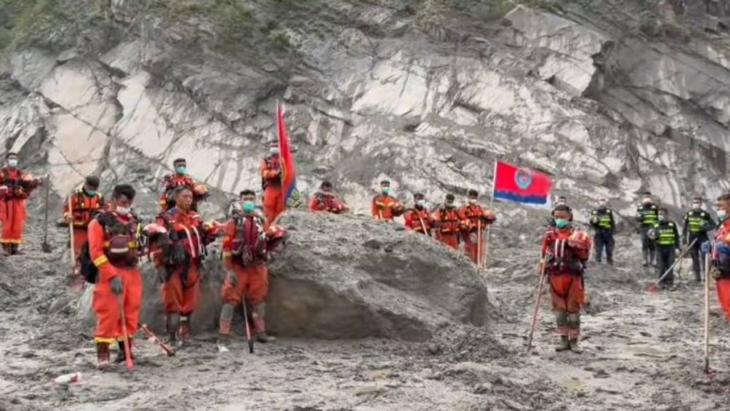 西藏泥石流災害頭七 吉隆口岸舉行哀悼活動