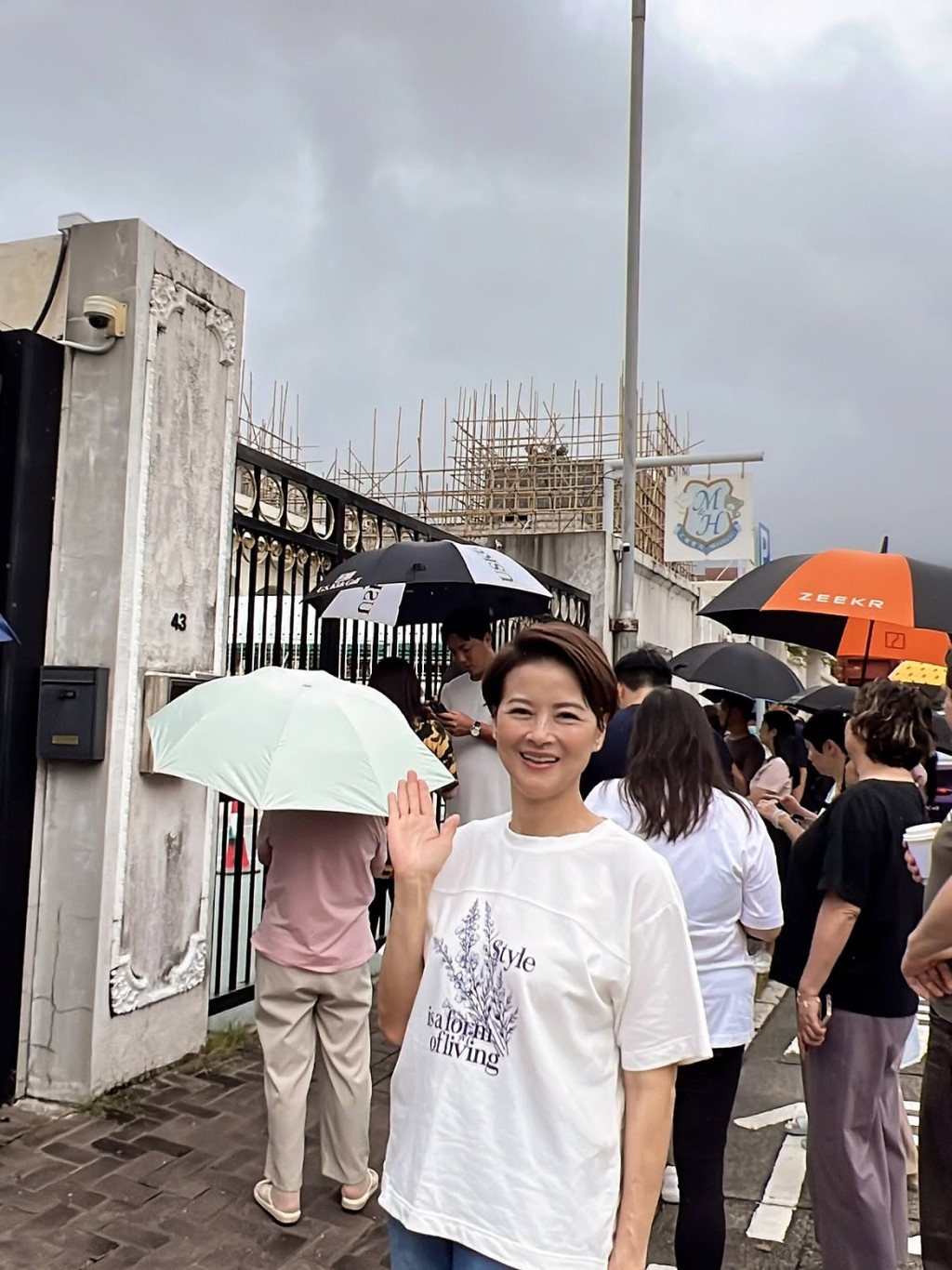 黎燕珊的外孫女蕎蕎入讀位於九龍塘的文娜雅拔幼稚園。