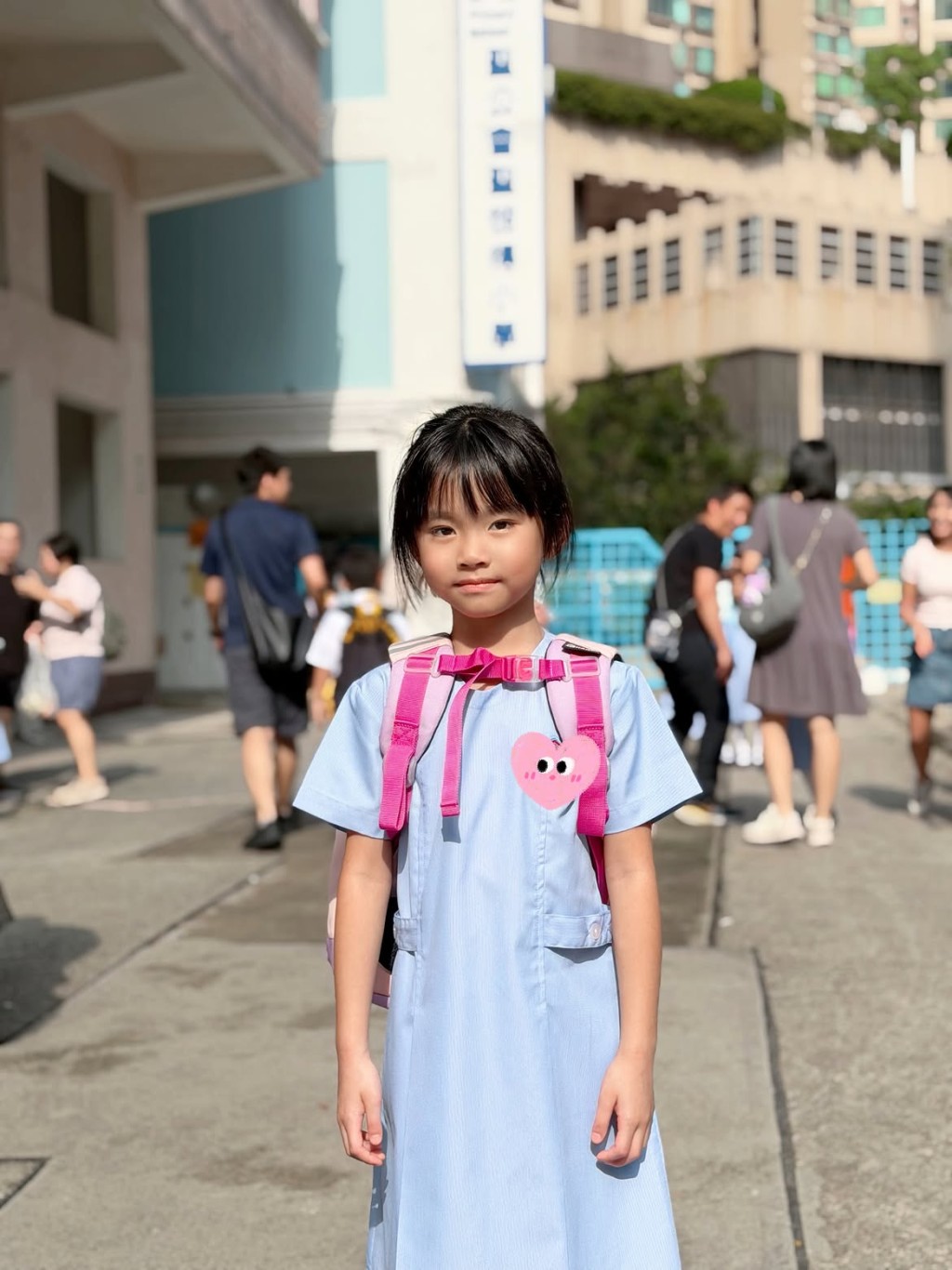 雨僑的女兒Harper正式成為「小學雞」。