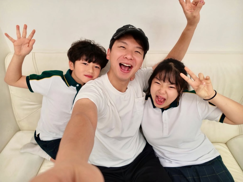 周吉佩的一對子女努力「強裝精神」。