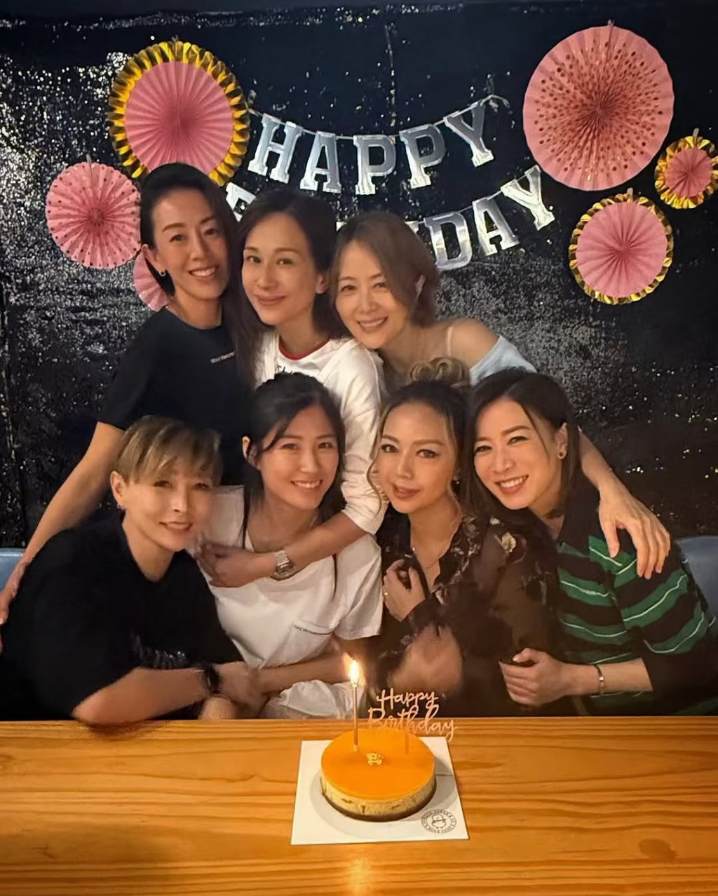 鍾麗淇去年慶祝生日時,開始顯得消瘦,臉部不對稱。