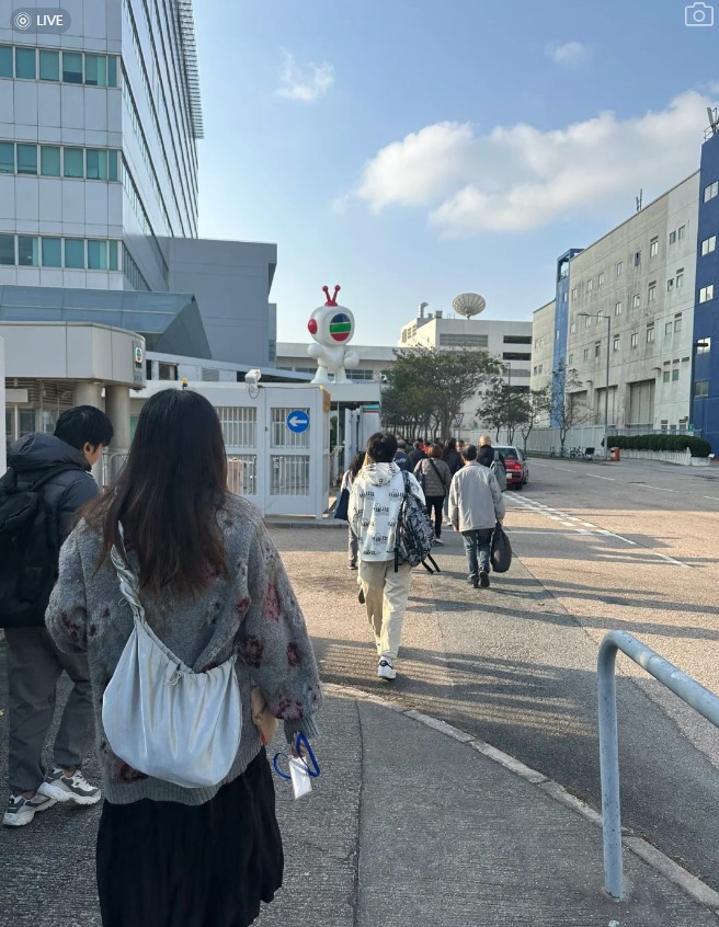 她進入電視城的經歷。