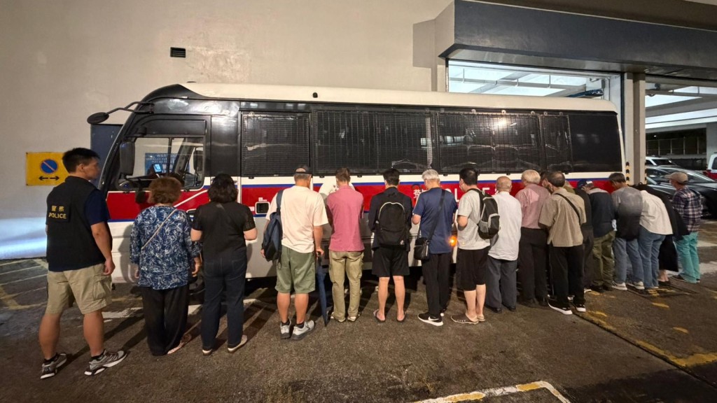 大埔搗破住宅非法賭檔 拘捕兩名負責人及30名賭客