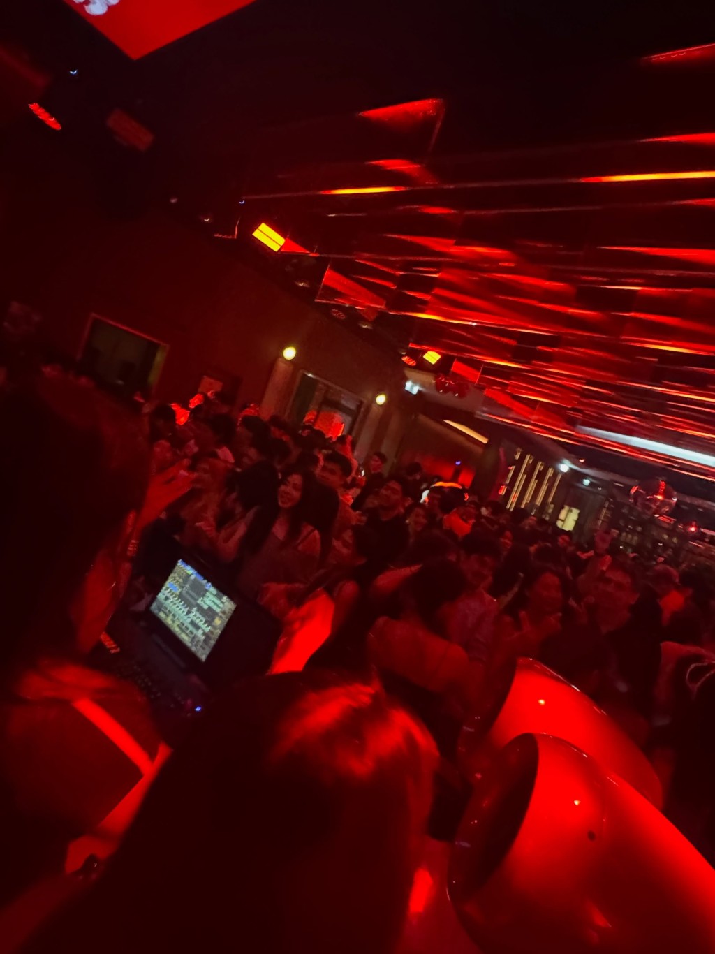 李立仁亦喜歡夜生活,曾與朋友在夜店相聚。
