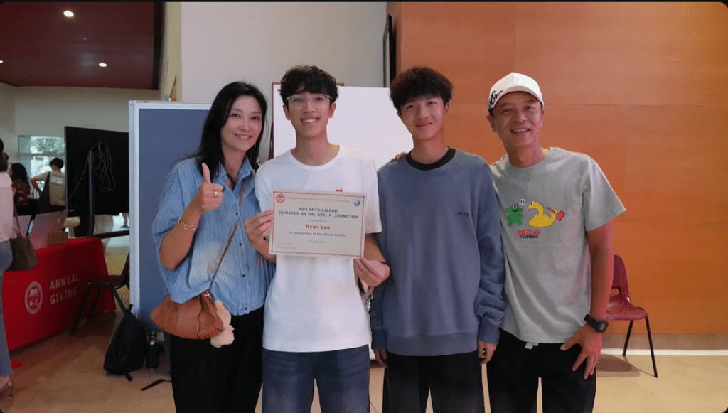 李克勤與太太盧淑儀育有兩名兒子。