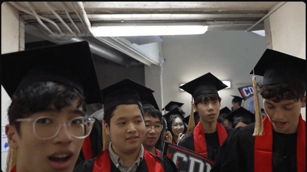 李立仁曾分享中學畢業時的畫面。