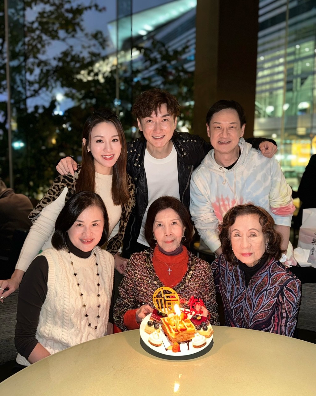 瑪姬在IG分享慶生照,同場有李浩林及胡渭康。