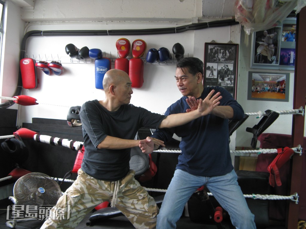 陳觀泰(左)在武術界被譽為大聖劈掛門高手。