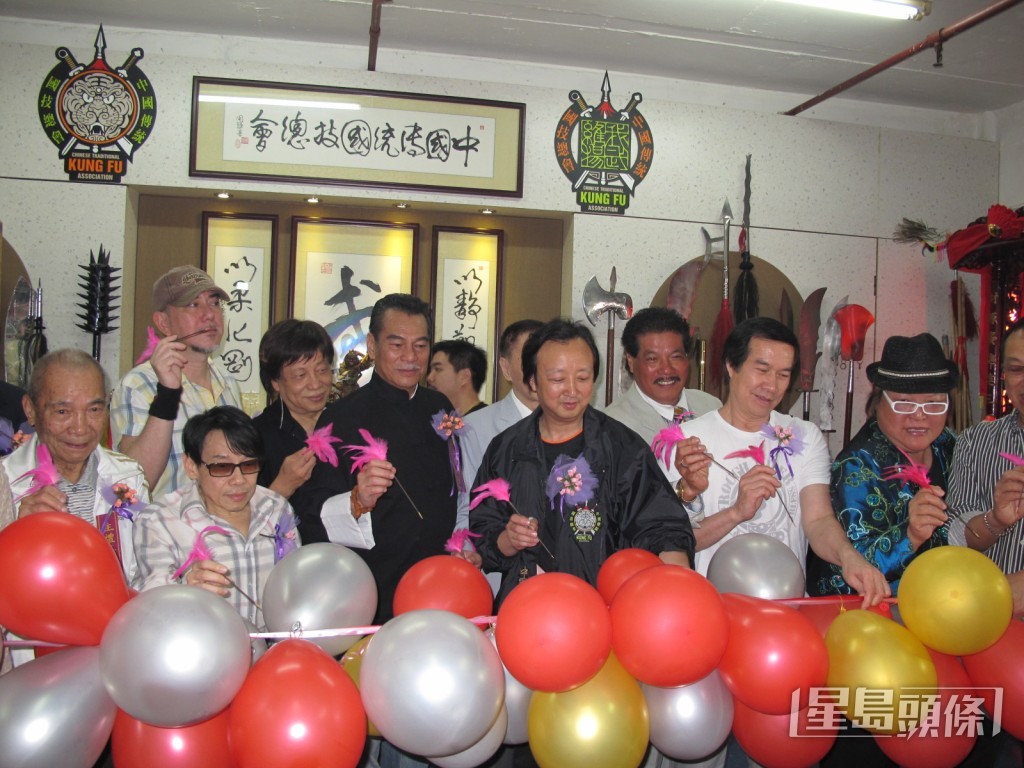 陳觀泰(右)早年拜師陳秀中學藝的舊照。
