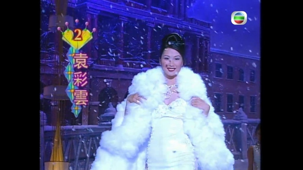 袁彩雲憑藉自信的笑容和優雅姿態，成功獲獎。
