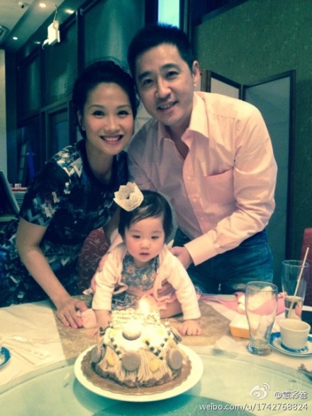 袁彩雲為丈夫誕下一名女兒。