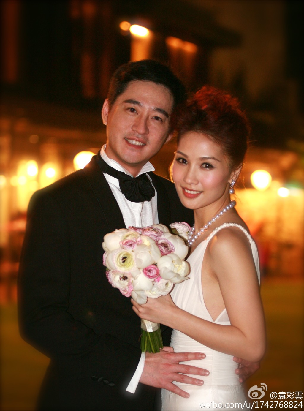 袁彩雲於2009年與飲食界商人江銘峯結婚。