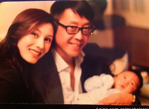 李嘉欣於2011年為丈夫許晉亨誕下兒子。