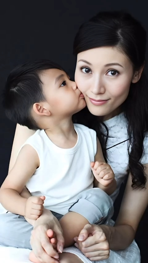 李嘉欣不時分享兒子的成長點滴。