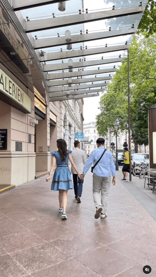 Jayden的身高已經超越媽媽李嘉欣。