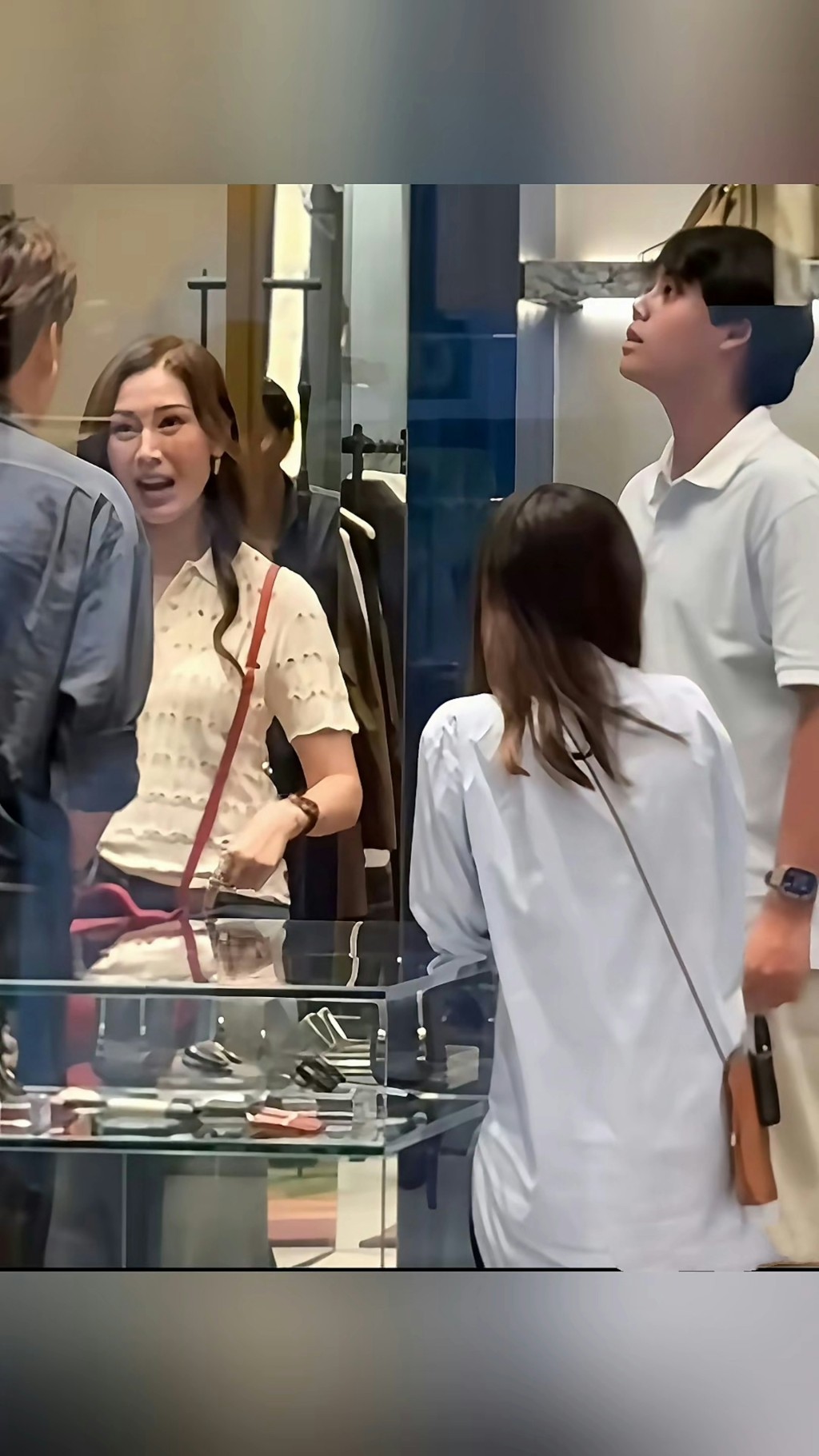 李嘉欣兒子的外貌有著顯著的成長轉變。